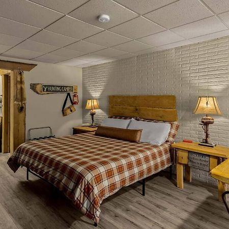 Stonegate Lodge King Bed, Wifi, 50In Roku Tv, Salt Water Pool Room #108 Eureka Springs Esterno foto