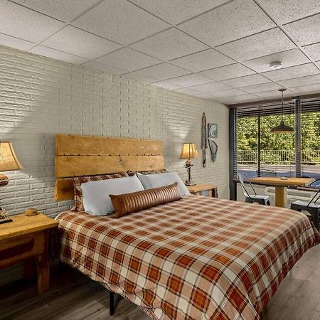 Stonegate Lodge King Bed, Wifi, 50In Roku Tv, Salt Water Pool Room #108 Eureka Springs Esterno foto