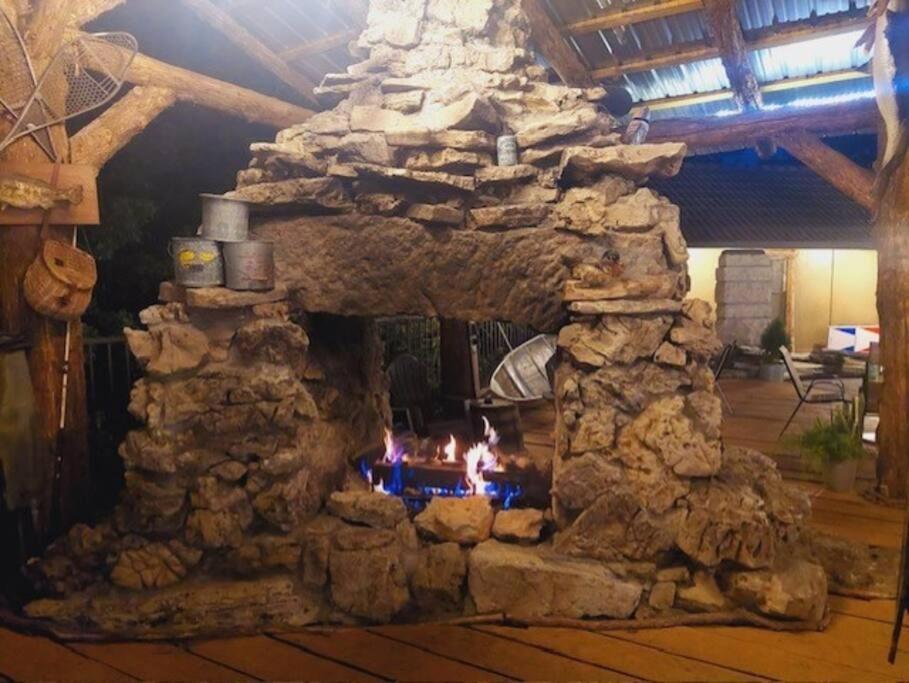 Stonegate Lodge King Bed, Wifi, 50In Roku Tv, Salt Water Pool Room #108 Eureka Springs Esterno foto