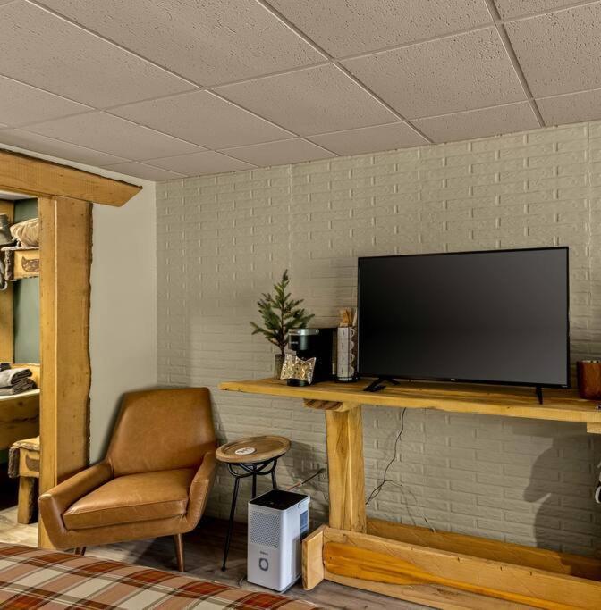 Stonegate Lodge King Bed, Wifi, 50In Roku Tv, Salt Water Pool Room #108 Eureka Springs Esterno foto