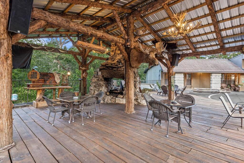 Stonegate Lodge King Bed, Wifi, 50In Roku Tv, Salt Water Pool Room #108 Eureka Springs Esterno foto